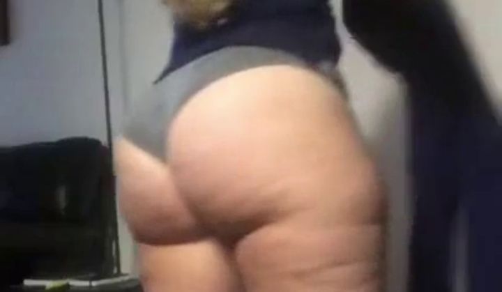 Pawg colorsofautumn94 showing her huge butt