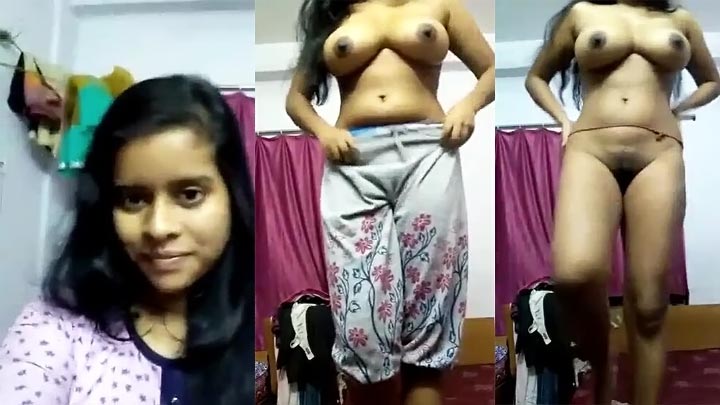 Cute indian girls shows boobs