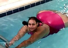 French brunette with best squirt swimming