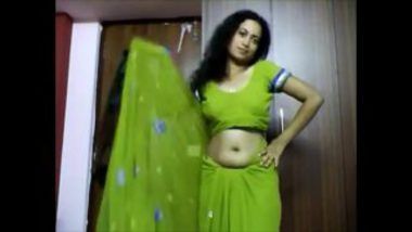 Horny huge boobed indian babe