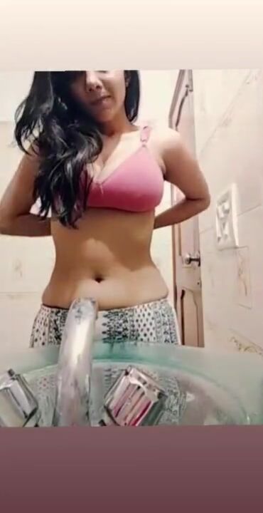 Bangaladesi hot girl tits pic