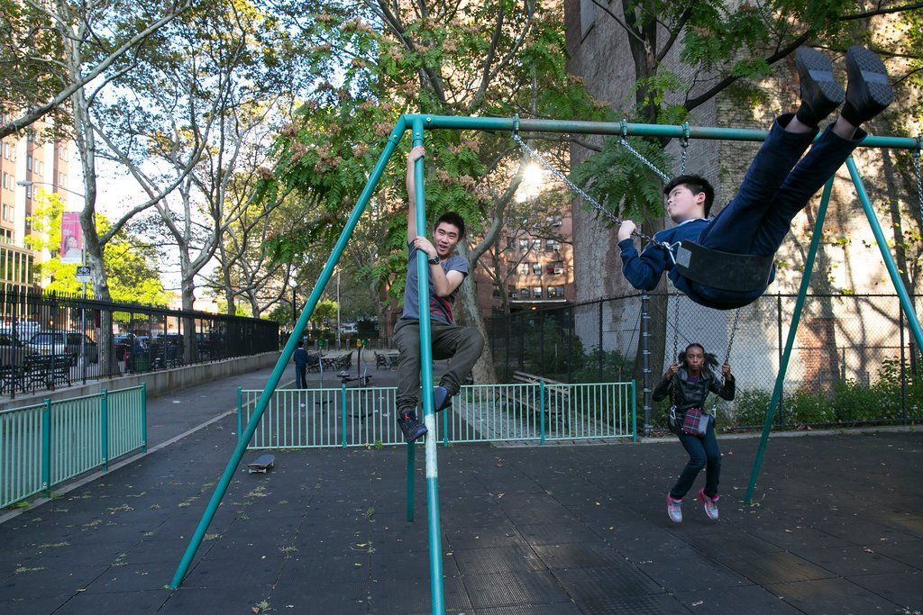 Dangerous playground swinging platform