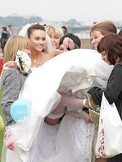 Bride upskirt fotos