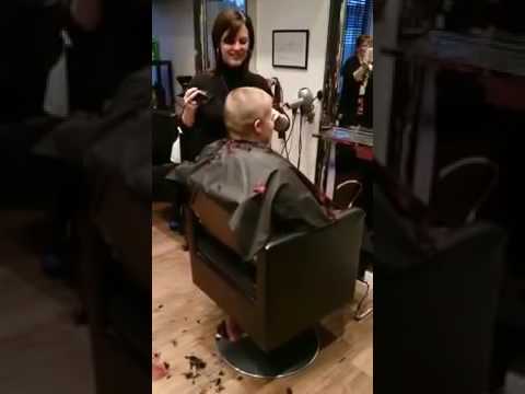 Barber gets handjob