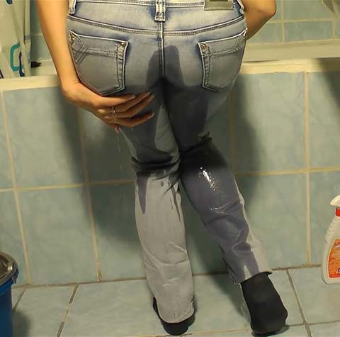 Silver M. reccomend pissing her jeans