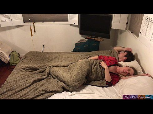 Cali reccomend mom share bed hotel
