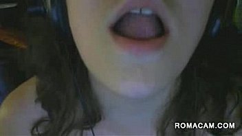 V-Mort reccomend tongue webcam